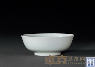 清雍正 粉青釉莲瓣纹浅碗 直径12.5cm
