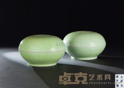 清光绪 绿彩暗刻龙凤纹捧盒 （一对） 直径28cm