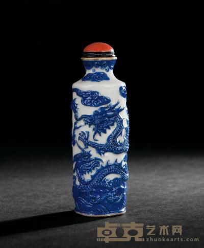 清嘉庆 粉彩雕瓷群仙祝寿图鼻烟壶 高6.5cm