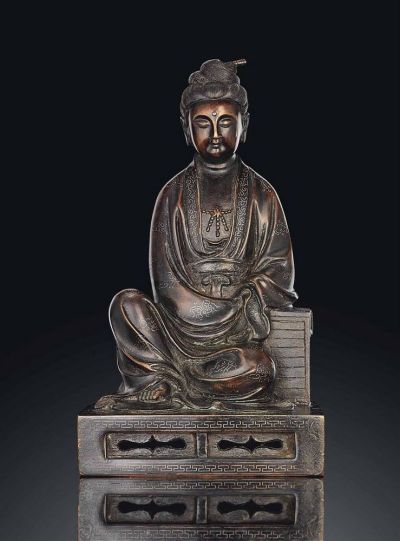 17TH CENTURY A SILVER-INLAID BRONZE MODEL OF GUANYIN