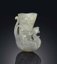 18TH CENTURY A PALE CELADON JADE‘PHOENIX’RHYTON