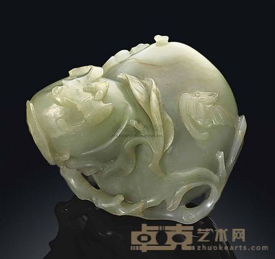 18TH CENTURY A PALE CELADON JADE‘PEACH’GROUP 长10.2cm