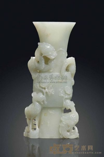 18TH CENTURY A PALE CELADON JADE FLATTENED VASE，GU 高16.5cm