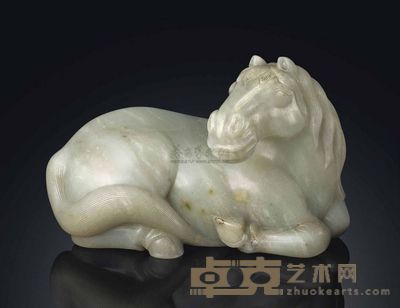 18TH CENTURY A LARGE PALE CELADON JADE MODEL OF A RECUMBENT HORSE 长19cm