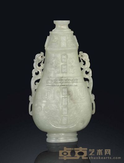 18TH CENTURY A PALE CELADON JADE ARCHAISTIC VASE AND COVER 高16.6cm