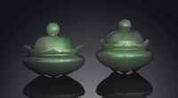 19TH CENTURY A PAIR OF MINIATURE GREEN JADEITE CENSERS AND COVERS