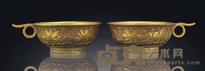 17TH CENTURY A PAIR OF GILT-BRONZE‘MAGNOLIA’CUPS 10cm