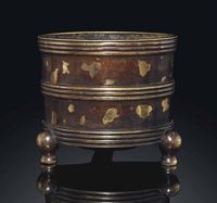 17TH/18TH CENTURY A GILT-SPLASHED BRONZE TRIPOD CENSER