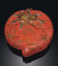 18TH CENTURY A LARGE PEACH-FORM LACQUER BOX AND COVER