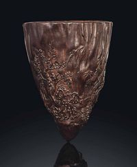 18TH CENTURY A CARVED ALOESWOOD LIBATION CUP