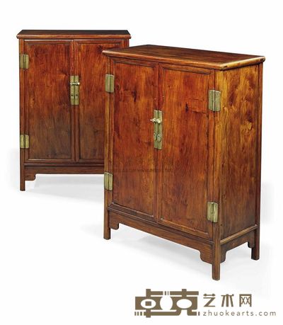 18TH CENTURY A PAIR OF HUANGHUA LI CABINETS，KANGGUI 高110cm；宽75cm；深38cm