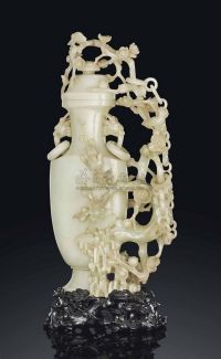 18TH/19TH CENTURY A PALE CELADON JADE‘PRUNUS’VASE AND COVER