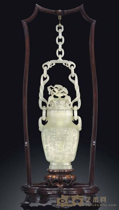 19TH CENTURY A WHITE JADE HANGING VASE AND COVER 高17.1cm；41cm