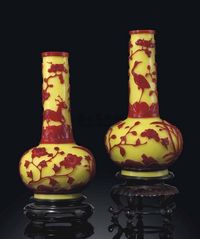 19TH CENTURY A PAIR OF YELLOW AND RED OVERLAY GLASS VASES