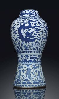 JIAJING PERIOD （1522-1566） A BLUE AND WHITE‘WINGED DRAGON’VASE