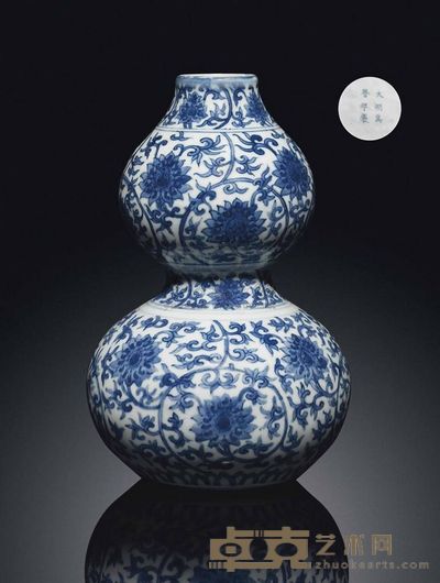 A BLUE AND WHITE‘LOTUS’DOUBLE-GOURD VASE 高24cm