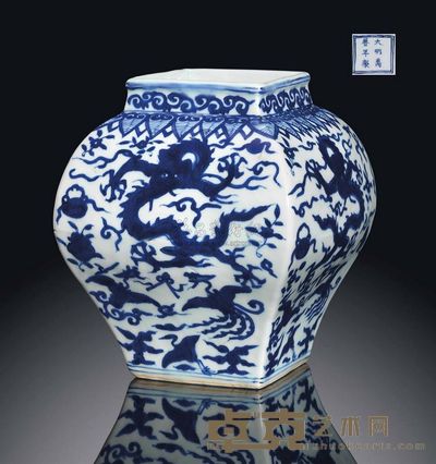 A VERY RARE BLUE AND WHITE SQUARE‘DRAGON’JAR，GUAN 高19.2cm