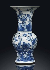 KANGXI PERIOD （1662-1722） A BLUE AND WHITE‘PHOENIX TAIL’VASE