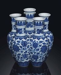 A RARE BLUE AND WHITE CONJOINED VASE