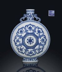 A BLUE AND WHITE MOONFLASK，BAOYUEPING