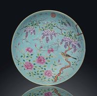 TONGZHI/EARLY GUANGXU PERIOD （1862-1908） A FAMILLE ROSE TURQUOISE-GROUND DISH