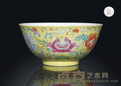 A FAMILLE ROSE YELLOW-GROUND BOWL 直径14.3cm