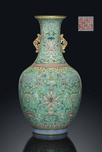 A FAMILLE ROSE TURQUOISE-GROUND BOTTLE VASE