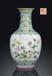 A FINELY ENAMELLED FAMILLE ROSE TURQUOISE-GROUND VASE