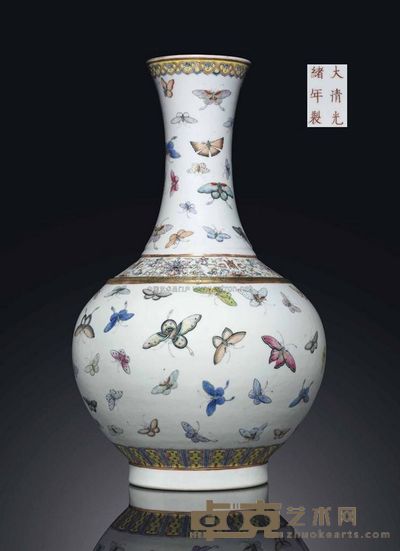 A FAMILLE ROSE‘BUTTERFLY’BOTTLE VASE 高39.5cm