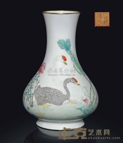 REPUBLIC PERIOD （1912-1949） A FAMILLE ROSE COMPRESSED BOTTLE VASE 高18.5cm