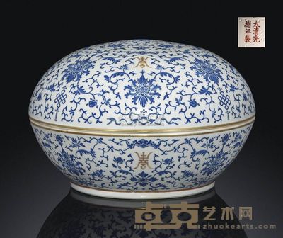 A RARE BLUE-ENAMEL DECORATED CIRCULAR BOX AND COVER 直径32cm