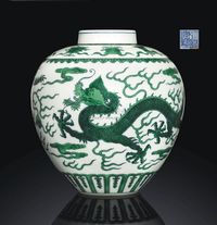 A GREEN-ENAMELLED‘DRAGON’JAR