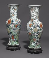 KANGXI PERIOD （1662-1722） TWO LARGE FAMILLE VERTE‘PHOENIX TAIL’VASES