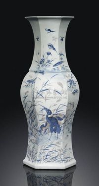 KANGXI PERIOD （1662-1722） A BLUE AND WHITE COPPER-RED-DECORATED HEXAGONAL VASE