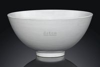 MING DYNASTY，15TH CENTURY A LARGE WHITE-GLAZED ANHUA-DECORATED LIANZI BOWL