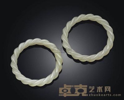 18TH CENTURY A PAIR OF PALE CELADON JADE BRACELETS 直径8cm