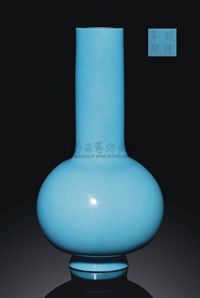 A LARGE TURQUOISE GLASS BOTTLE VASE