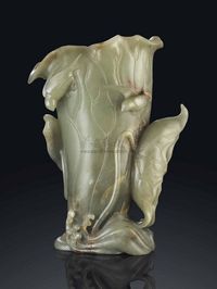 18TH CENTURY A CELADON JADE‘LOTUS-LEAF’VASE