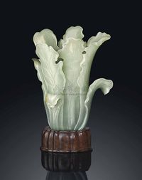 18TH CENTURY A PALE CELADON JADE‘CABBAGE’VASE