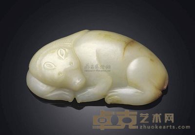 MING DYNASTY OR LATER A CREAMY CELADON JADE MODEL OF A BEAR 长8.3cm