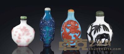 18TH/19TH CENTURY A GROUP OF FOUR OVERLAY GLASS SNUFF BOTTLES 高8cm