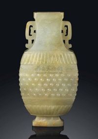 18TH CENTURY A SMALL MOTTLED CELADON JADE BALUSTER VASE