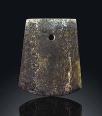 NEOLITHIC PERIOD，LIANGZHU CULTURE，3RD MILLENNIUM BC A MOTTLED JADE AXE