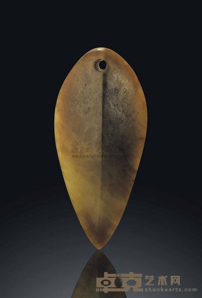 SHANG DYNASTY，CIRCA 1600-1100 BC A MOTTLED CELADON JADE SPEARHEAD 长10cm