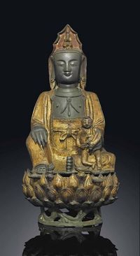 17TH CENTURY A PARCEL-GILT BRONZE FIGURE OF GUANYIN