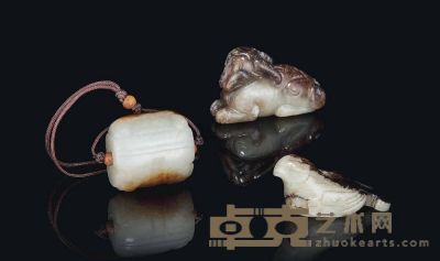 WARRING STATES PERIOD (480-221BC) AND LATER THREE ARCHAIC JADE PENDANTS 长4.5cm