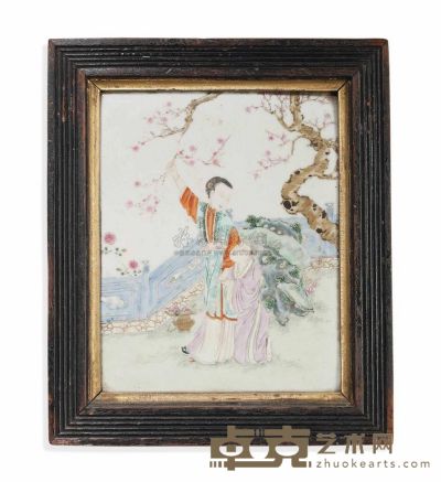 QIANLONG PERIOD (1736-95) A RECTANGULAR FAMILLE ROSE‘FIGURAL’PLAQUE 28cm×23.4cm