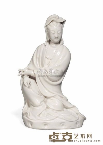 18TH CENTURY A DEHUA MODEL OF GUANYIN 直径16.1cm