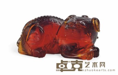 19TH CENTURY AN AMBER-COLOURED GLASS MODEL OF A BUDDHIST LION 长9.2cm
