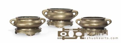 17TH/18TH CENTURY THREE BRONZE CENSERS AND STANDS 38.1cm